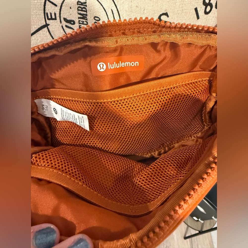 Lululemon Everywhere Belt Bag NWT Burnt Orange Nylon Crossbody Belt Bag - Picture 7 of 9